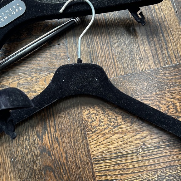 4 Barney’s Hangers - Picture 5 of 5